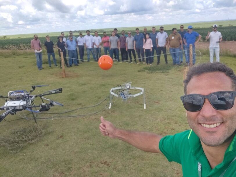 Tecnologia utiliza drones para instalação de esferas de sinalização em linhas energizadas